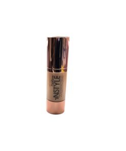 Ilgai išliekanti kreminė pudra Topface Instyle 004 su SPF 20, tinkanti vidutinio šviesumo odai, drėkina ir maskuoja netobulumus.