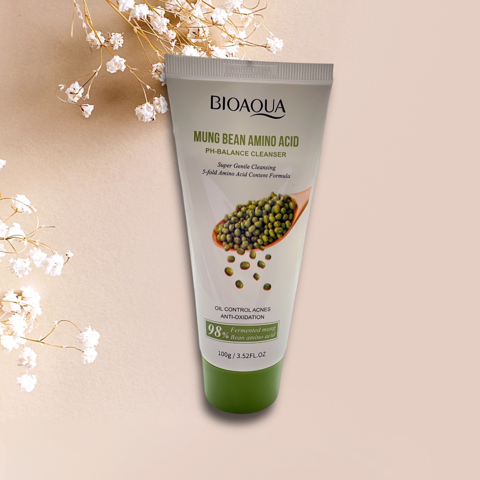 Bioaqua Mung Bean veido prausiklis su mung pupelių aminorūgštimis, giliai valo odą, pašalina riebalų perteklių ir padeda kovoti su spuogais.